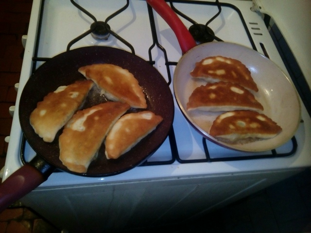 И мы пирожков напекли )) Продолжая кулинарную тему ниже