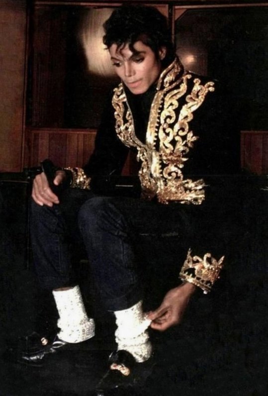 Носок Майкла Джексона продали на аукционе за 6200 евро😅...