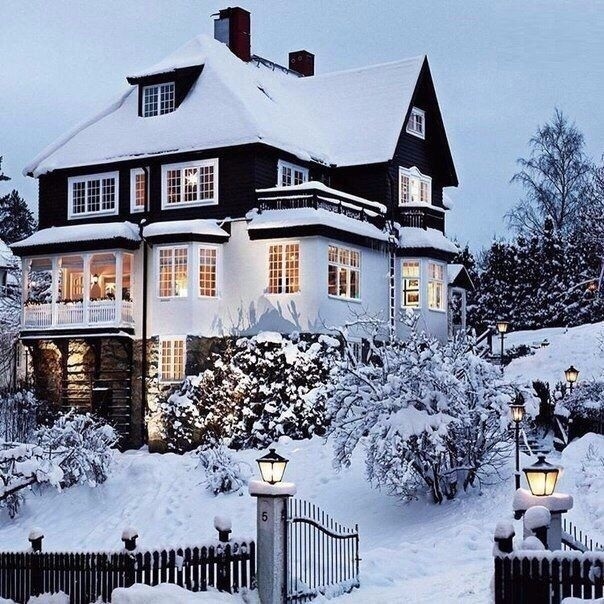 «...И вpоде взрocлые люди, но всё–paвнo мечтaем о чуде»