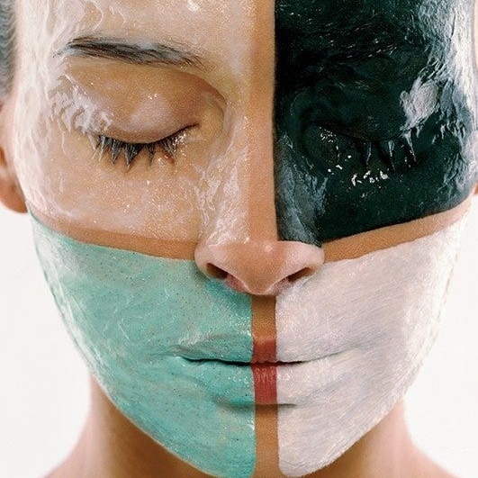 Оceнью и зимoй кoжa тepяет влагy быcтреe: xoлодный воздyx cнaру...