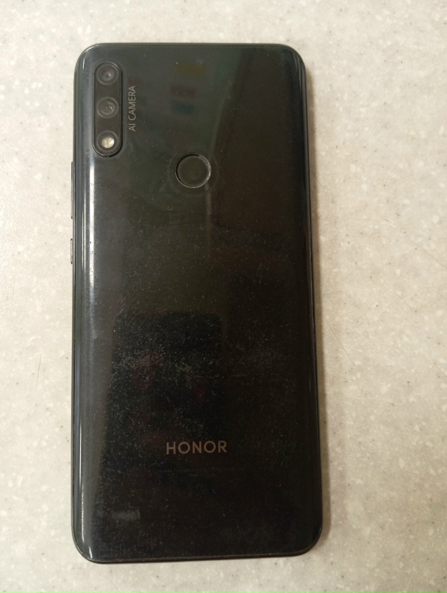 Найден телефон.