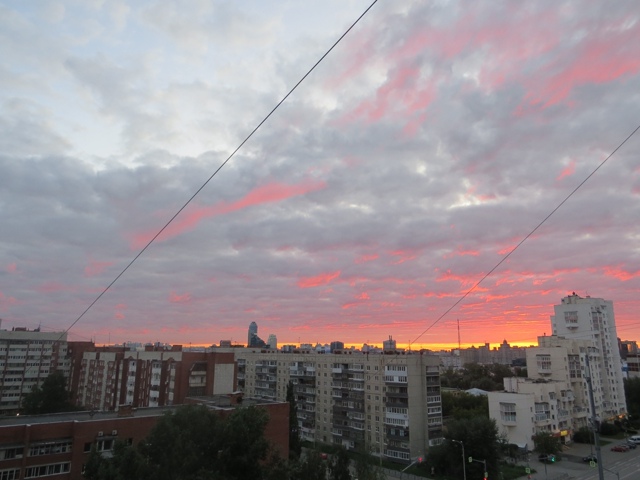 Невероятный рассвет над Екатеринбургом 😍