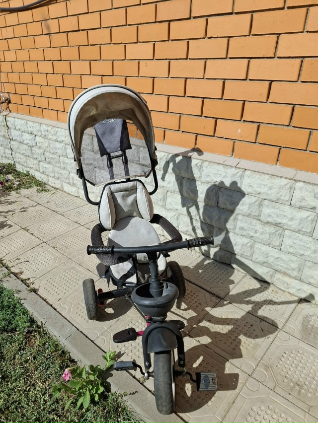 Анонимно. Продам велосипед-коляску.
Цена 2000руб.
Тел: 89033...