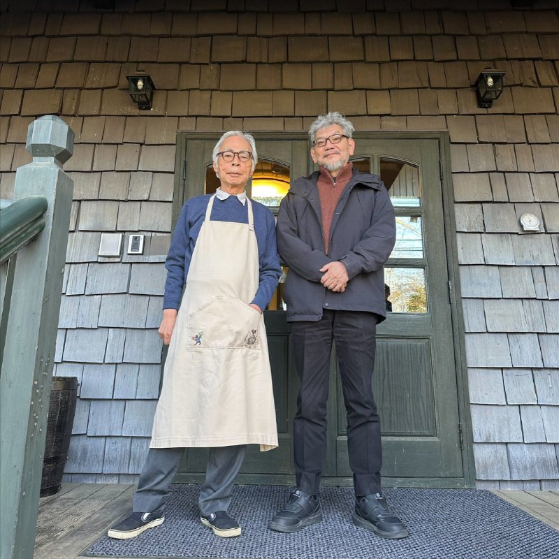 Встреча двух титанов
Режиссер "Евангелиона" Хидэаки Анно рассказал о встрече с Хаяо Миядзаки:
"На