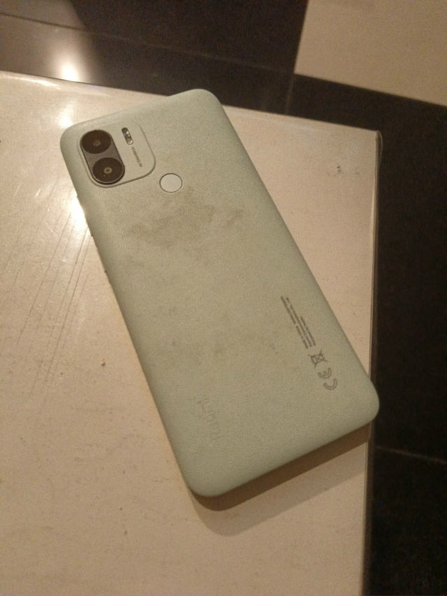 Найден на велосипедной дорожке на Юты Бондаровской. Пи...