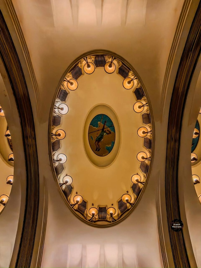 📸 Великолепные фотографии со станции Маяковская.
Это...