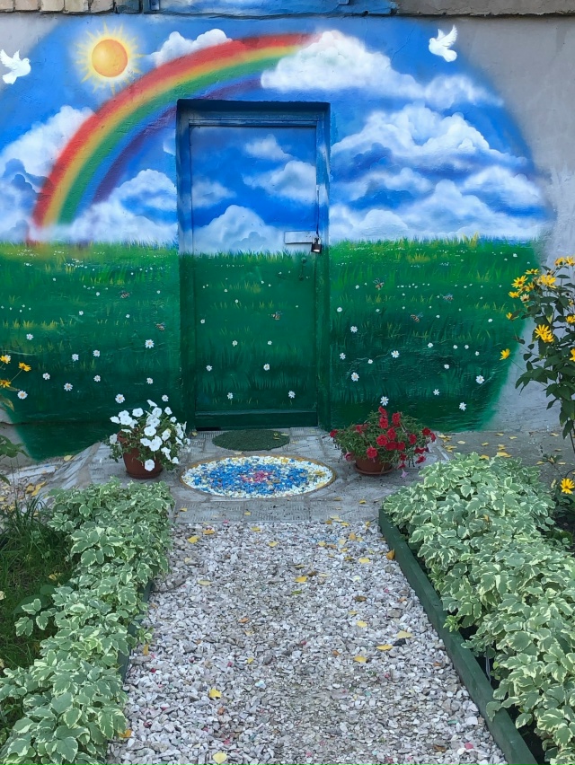 Работает замечательный ,талантливый,интеллигентный ?...