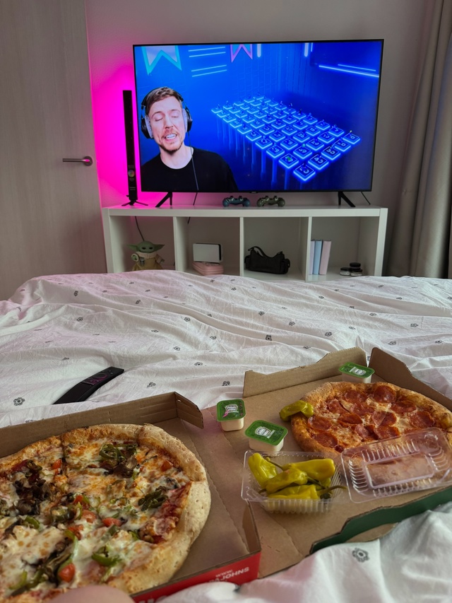 Заказали пиццу ?