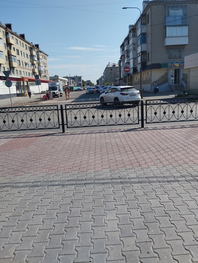 Знатоки ПДД. Нарушает ли водитель данного автомобиля п...