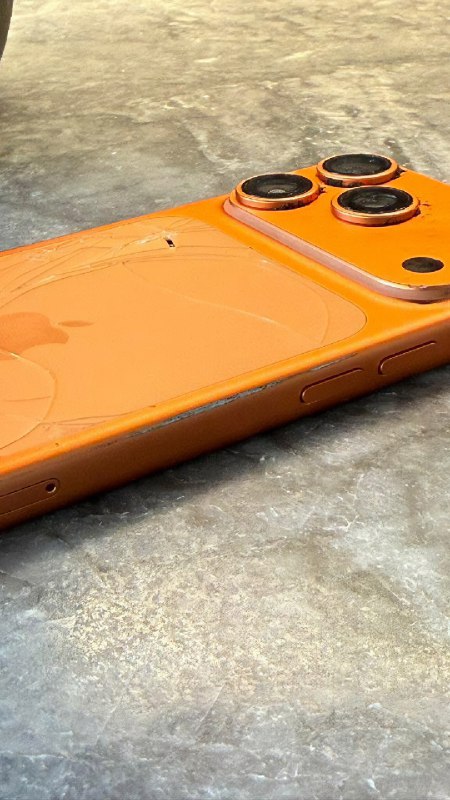 ❗️Новые iPhone 17 оказались слишком нежными: смартфоны легко царапаются и покрываются сколами. Владе