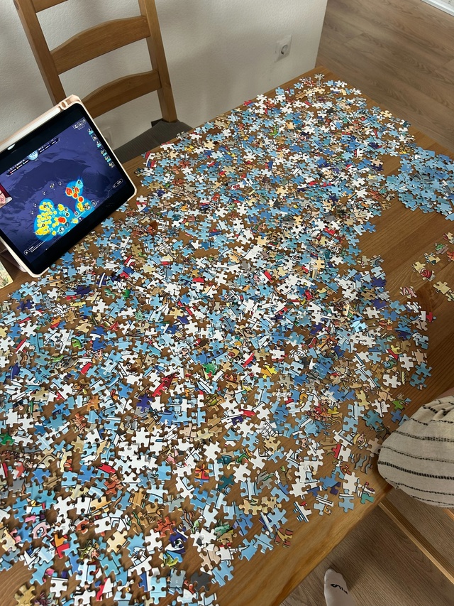 Сидим собираем пазлы ?