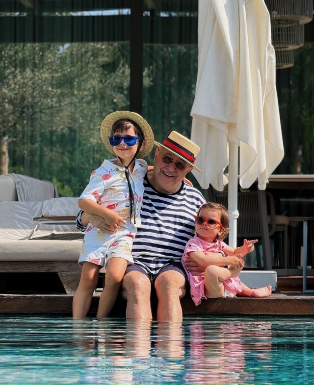 Евгений Петросян отпраздновал своё 80-летие😅
Знамени...