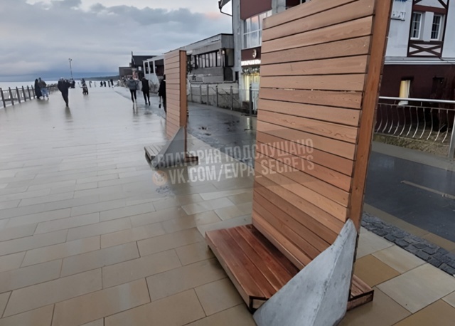 В Калининграде поставили стоячие скамейки, народ оцен?...