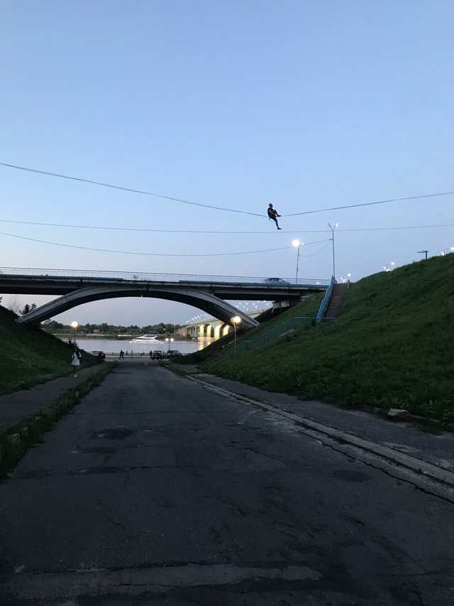 Вечер развлечений у всех разный. Сегодня на спуске к на...