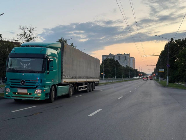 ‼️В Фокинском районе пьяный водитель фуры вылетел на ...