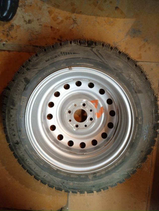 Анон. Продам зимнюю резину, тел 89159640771