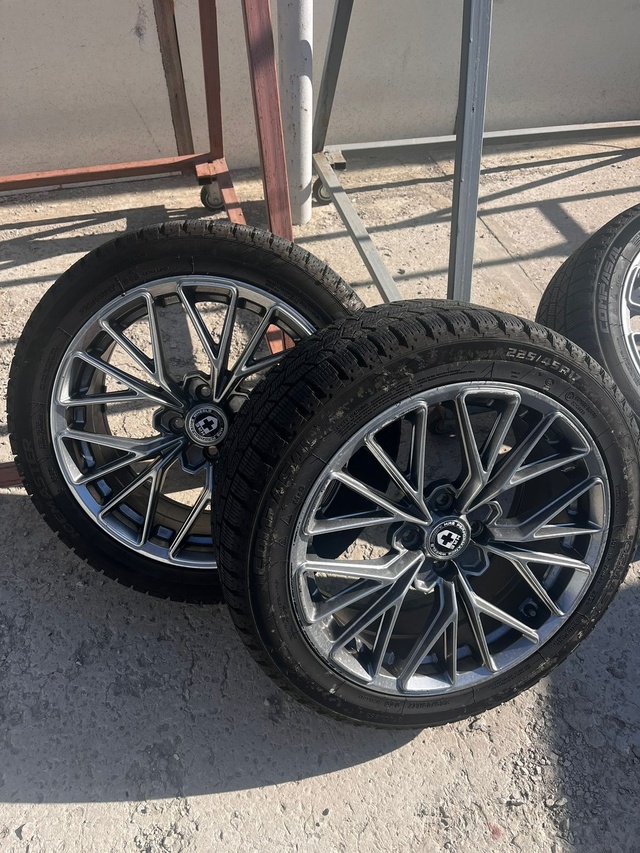 Продаются диски с резиной R17-4/100
R18-5/112
+79786163119
По всем во...