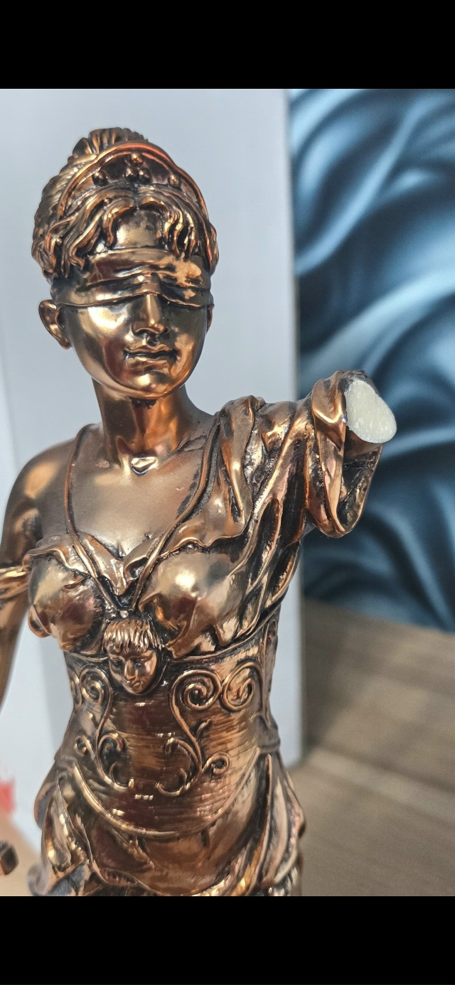 Кто у нас в Коврове может качественно приклеить руку н?...