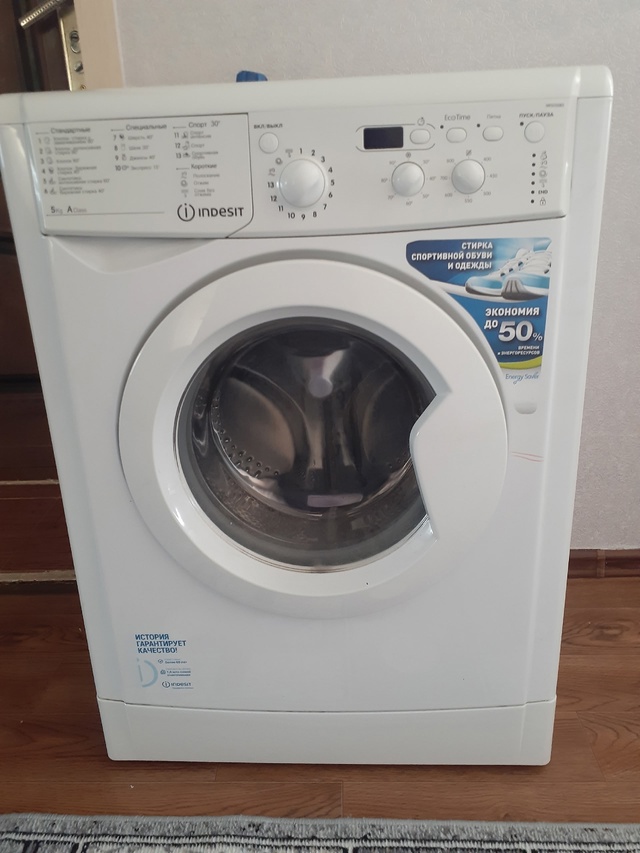 Продам стиральную машинку Indesit на запчасти, обои 4 руло?...