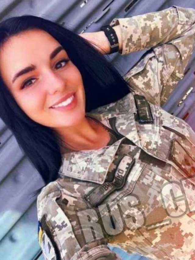 😳 Украинскую военную взяли в плен на Курском направле...