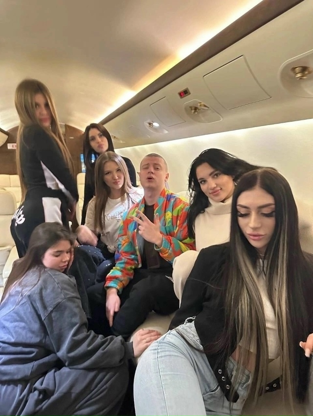 Меллстрой сделает всем своим подписчицам грудь за сво?...