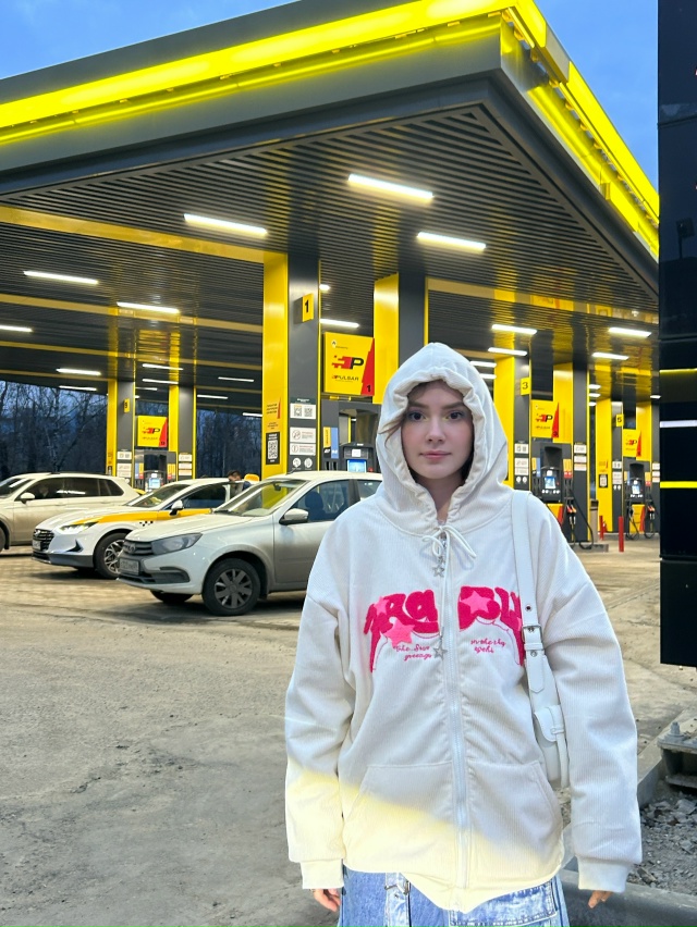 Стою на заправке