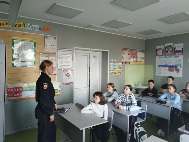 На занятии цикла «Дорога в профессию» пятиклассники в?...