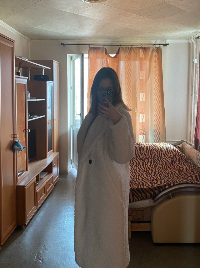 Продам кеды женские белые, шубку женскую Тедди, фитоли?...