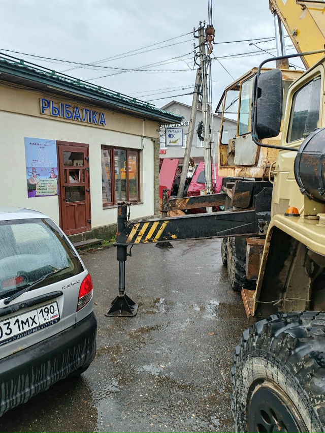 На площади чугунного моста сегодня устроили нехилую п?...
