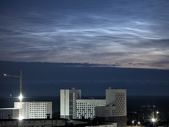 Серебристые облака в Ковровском небе.
Летнее солнце, з...