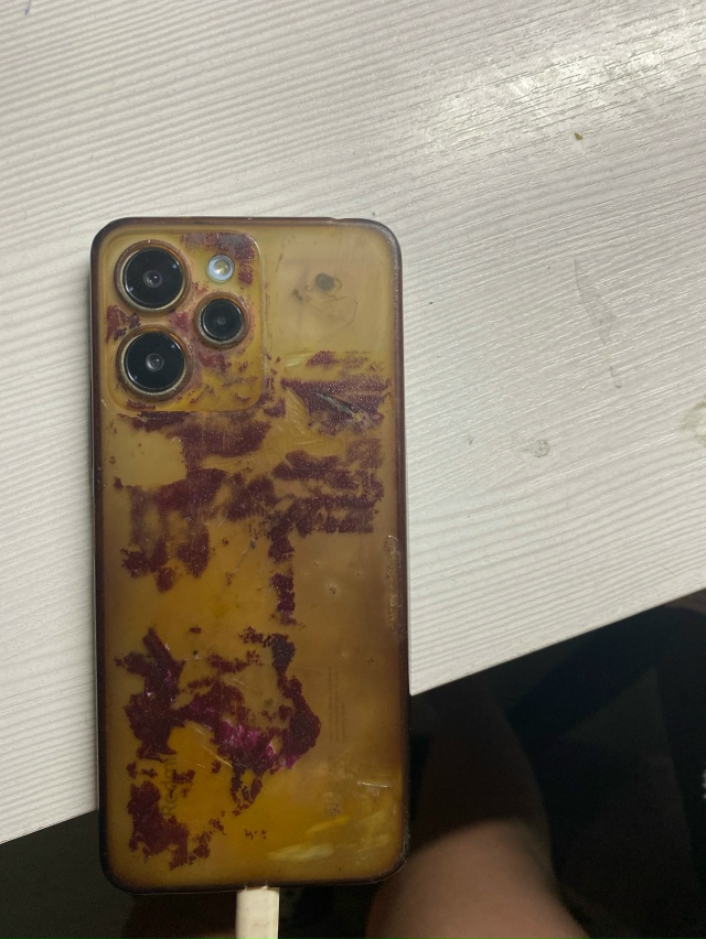 Найден телефон в автобусе номер 80 когда ехал на сидени?...