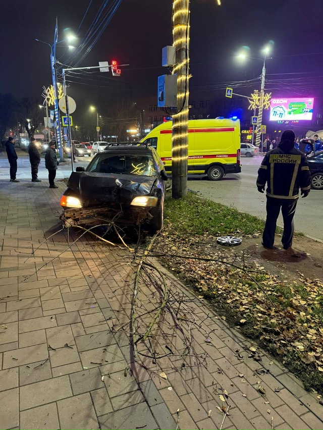 ‼На улице Николаева возле камерного театра жесткое ДТ...