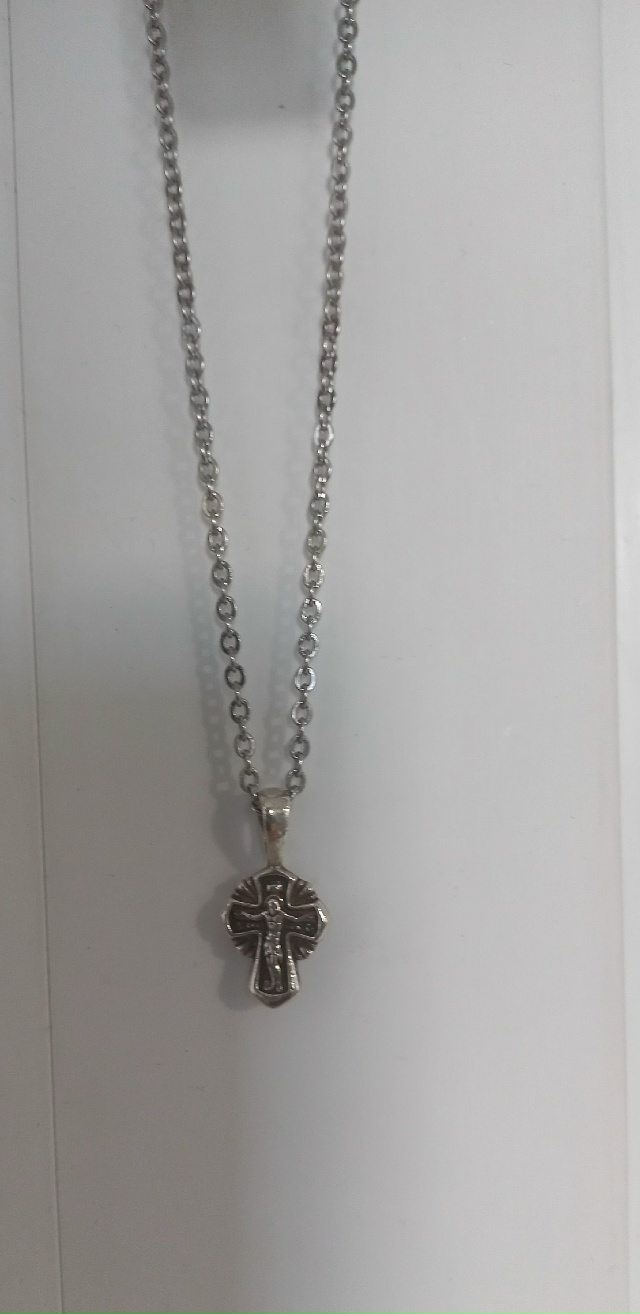 Крестик с цепочкой. Найден на ФОКе. Спрашивать у админи...