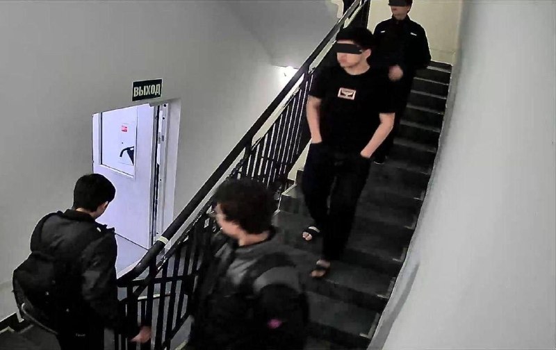 В Подмосковье толпа быдланов-мигрантов избила школьника до реанимации.
Мальчик просто проходил мимо