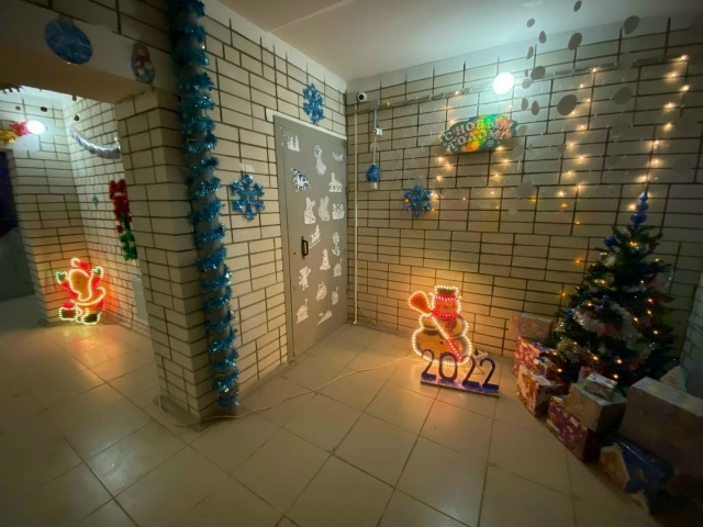 🎄Украшать подъезд к Новому году можно, но есть один ню...