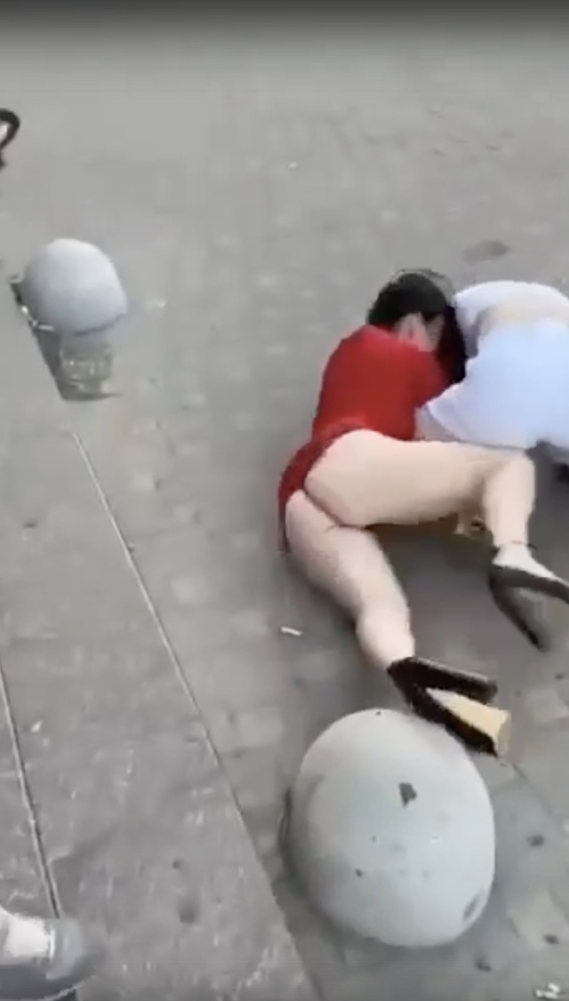 🤦‍♂В Севастополе нетрезвые самки устроили потасовк?...