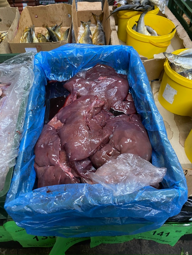 🤢 «Светофор» из ада: мухами облепленное мясо, вонючие ...