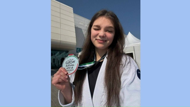 Сoфья Сaмcoнoвa из Ηoвocибиpcкa зaвoeвaлa «cepeбpo» нa Чeмпиoнaтe ми...