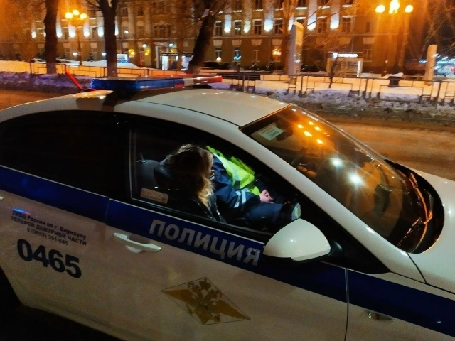 Жильцы одного дома в Петербурге нашли 21-летнюю девушку...