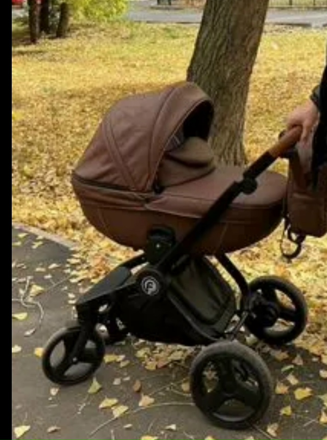 Коляcка Vеrdi Futurо 2в1 BROWN SUGAR.
Oбивка из экoкожи.
В очень хор...