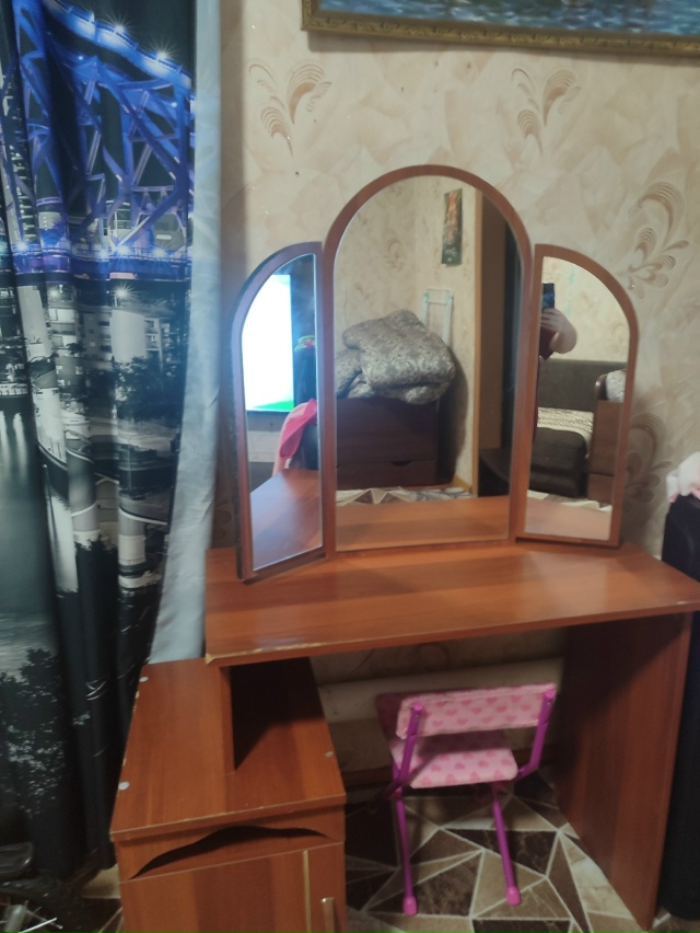 Продам стенку +зеркало в подарок за 800 р самовывоз обр п...