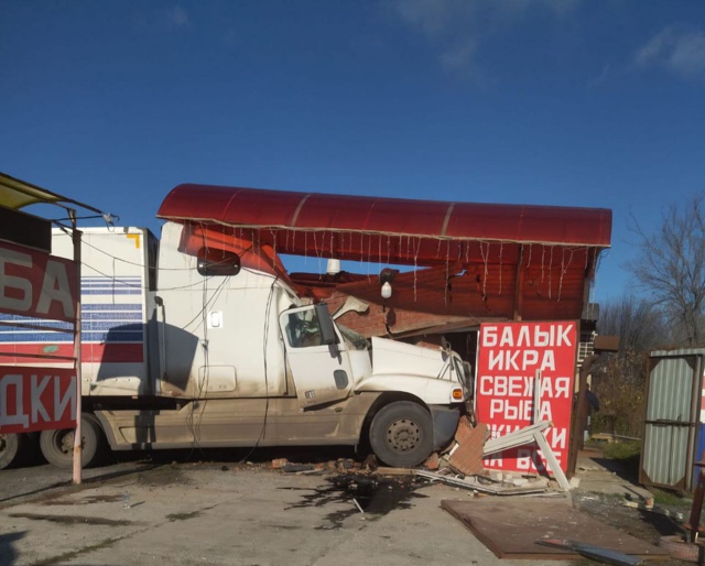 Вот это история! 31 октября водитель большегруза Freightliner...