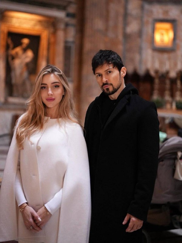 Павел Дуров и Юлия Вавилова делятся совместным фото из Италии