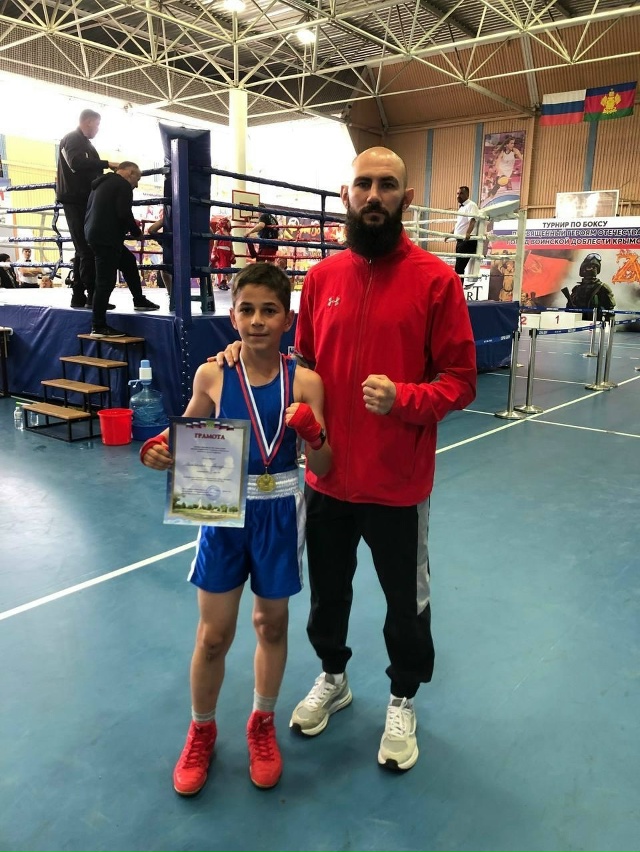 Бокс- это не про драку - это про характер .
Бокс учит не б...