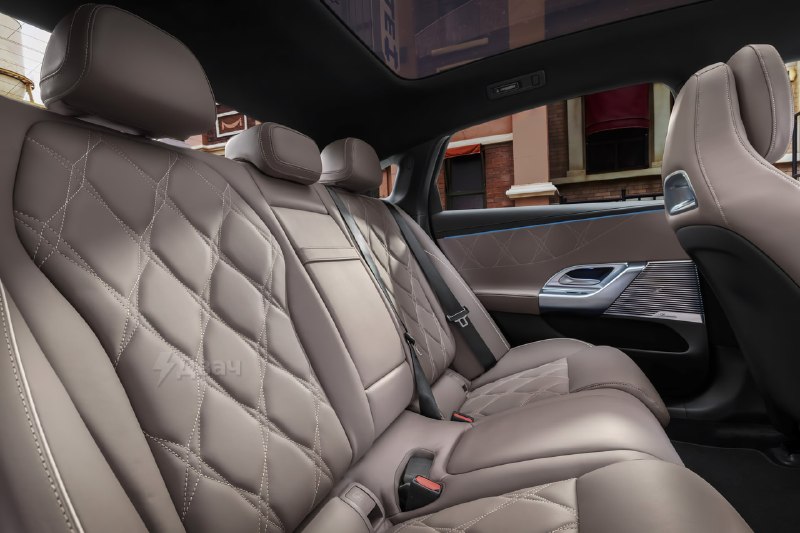 Mercedes-Benz выкатили первый полностью электрический C-Class
Новую «цэшку» называют самой умной та