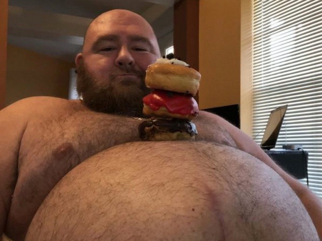 Американец по имени Брайан растолстел до 226 килограммо...