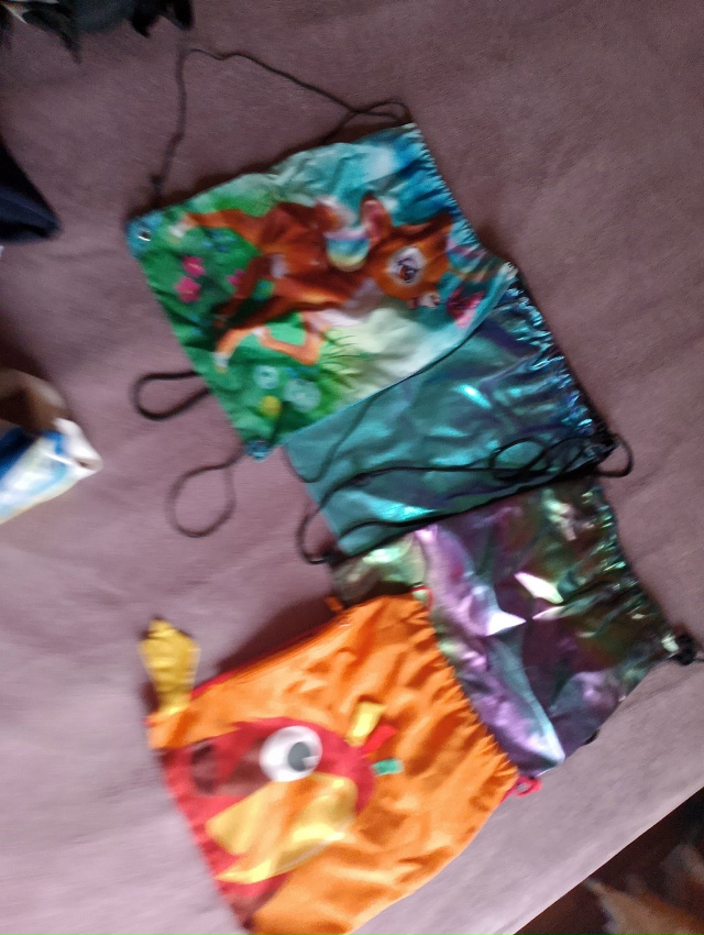 Отдам даром все в одни руки.платье42-44 размер , детское п...