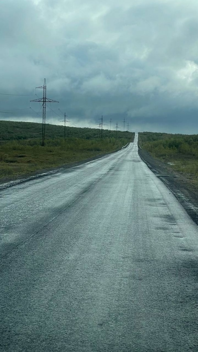 Снова вскрыли: Дорогу на Териберку ремонтируют по гара...