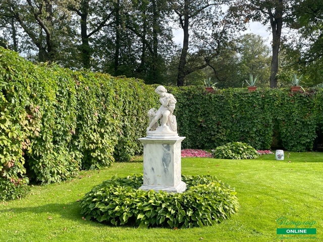 Вокруг Фермерского дворца