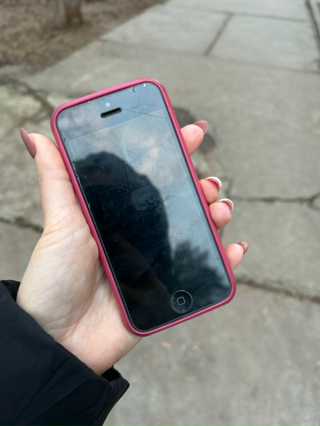 В районе фестивального проезда был найден телефон и се...